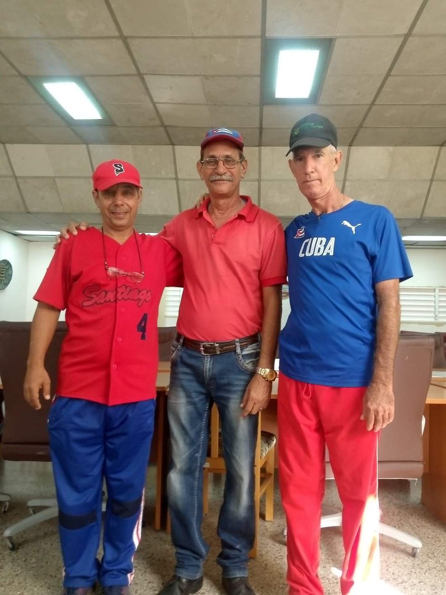 Arbis_LunaLlena's tweet photo. Fue una hermosa mañana de pelota con los muchachos del #TeamUJC y el #TeamPCC, La UJC nos aventajaron esta vez, y se llevaron la Copa.
Tendremos la revancha.
Estamos listos.
#CPCCRMSantiago
#MejorEsPosible
#SantiagodeCuba
Ganó el deporte #CubaGanó 🇨🇺 https://t.co/6kO7nZBCAk