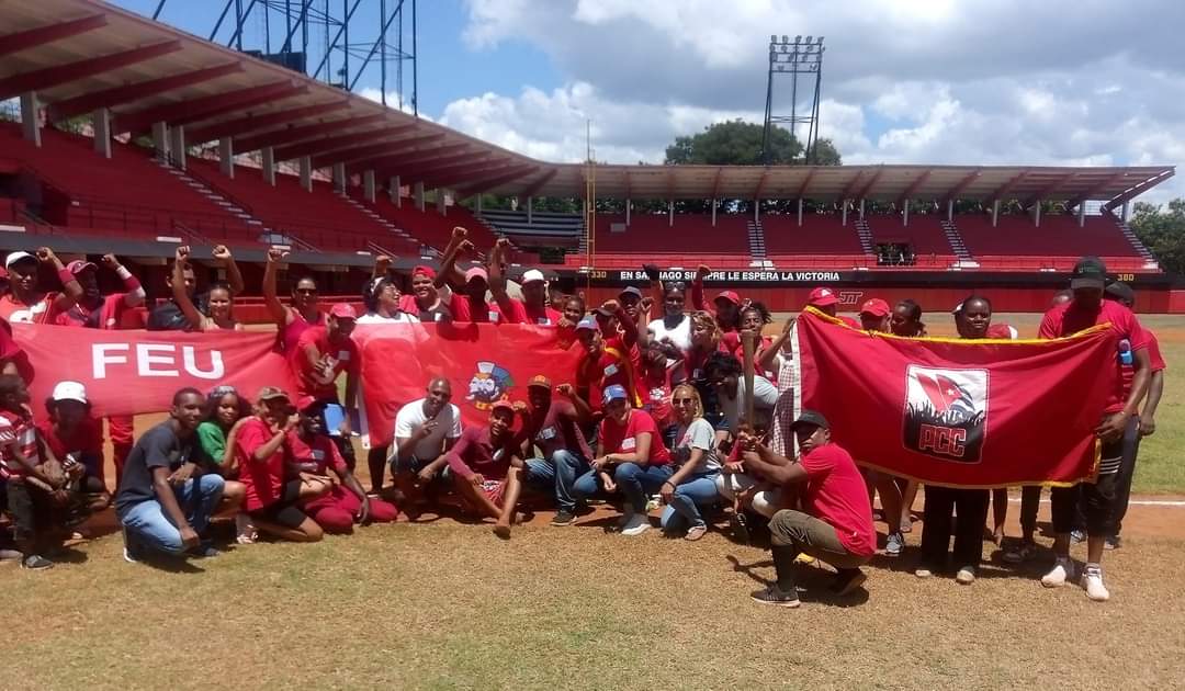 Arbis_LunaLlena's tweet photo. Fue una hermosa mañana de pelota con los muchachos del #TeamUJC y el #TeamPCC, La UJC nos aventajaron esta vez, y se llevaron la Copa.
Tendremos la revancha.
Estamos listos.
#CPCCRMSantiago
#MejorEsPosible
#SantiagodeCuba
Ganó el deporte #CubaGanó 🇨🇺 https://t.co/6kO7nZBCAk