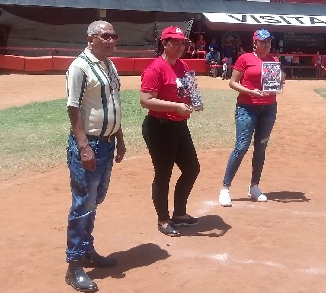 Arbis_LunaLlena's tweet photo. Fue una hermosa mañana de pelota con los muchachos del #TeamUJC y el #TeamPCC, La UJC nos aventajaron esta vez, y se llevaron la Copa.
Tendremos la revancha.
Estamos listos.
#CPCCRMSantiago
#MejorEsPosible
#SantiagodeCuba
Ganó el deporte #CubaGanó 🇨🇺 https://t.co/6kO7nZBCAk