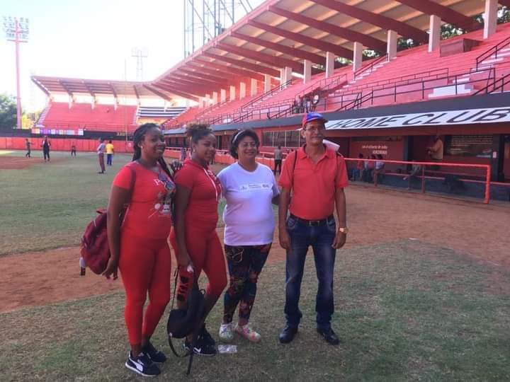Arbis_LunaLlena's tweet photo. Fue una hermosa mañana de pelota con los muchachos del #TeamUJC y el #TeamPCC, La UJC nos aventajaron esta vez, y se llevaron la Copa.
Tendremos la revancha.
Estamos listos.
#CPCCRMSantiago
#MejorEsPosible
#SantiagodeCuba
Ganó el deporte #CubaGanó 🇨🇺 https://t.co/6kO7nZBCAk