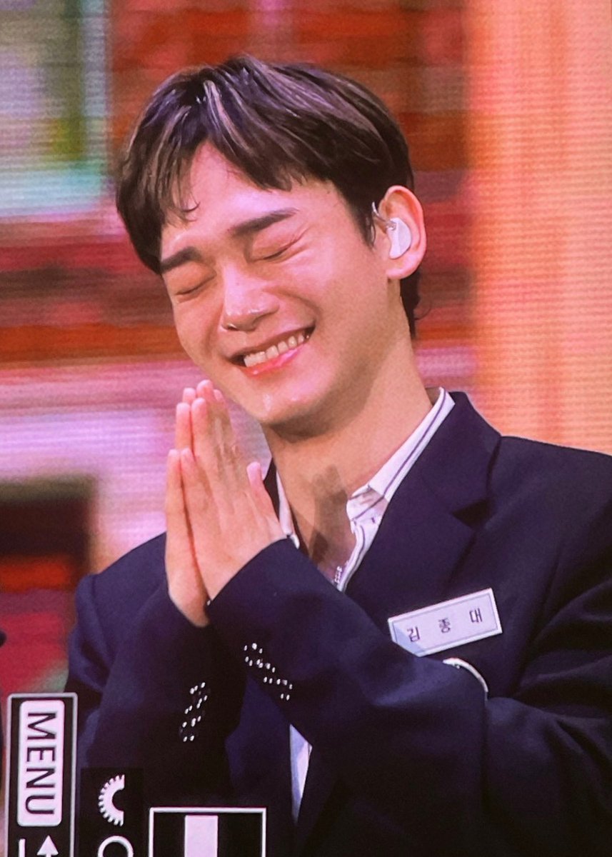 CHENSlTO's tweet photo. #첸 #CHEN 🧡
#종대 #JONGDAE https://t.co/6orWbVofNZ