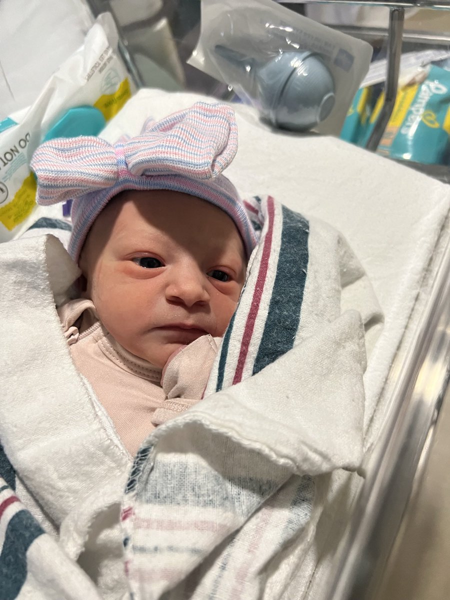 GmanPoker's tweet image. Man, it’s been overwhelming in the very best way with all messages, calls, texts, etc. Jen, Sienna, and I feel so loved and supported as we take our healthy baby girl home this morning. Twitter drama is fun, but don’t forget to tell your family you love them today 👨‍👩‍👧 . Happy 🐰!