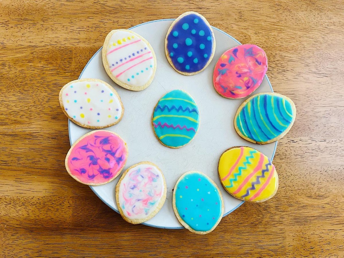 NotesByMrsC's tweet photo. Happy Easter to all #lpsHAWKS families and friends who celebrate!! ☺️ #Easter2023 #eastereggcookies #decoratingfun https://t.co/qEC5lLvlWb