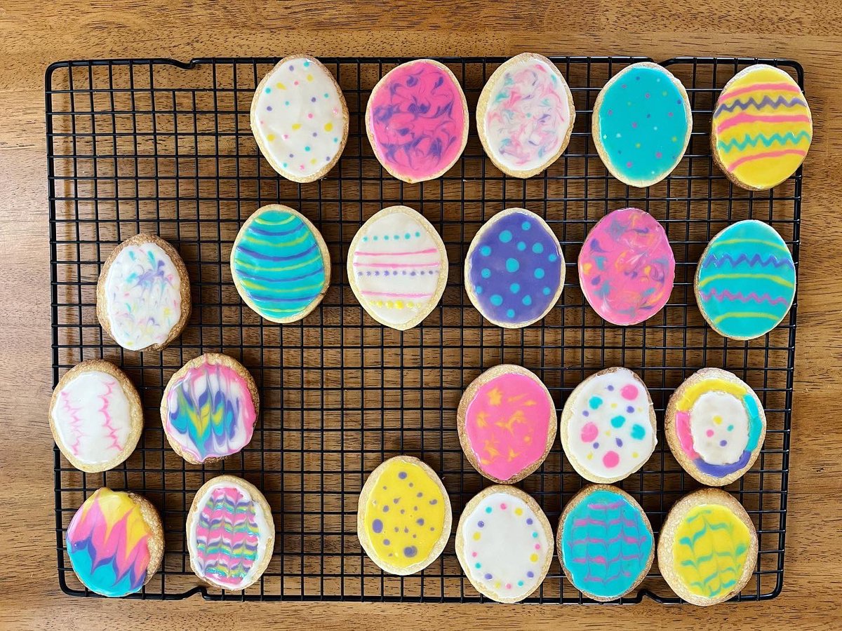 NotesByMrsC's tweet photo. Happy Easter to all #lpsHAWKS families and friends who celebrate!! ☺️ #Easter2023 #eastereggcookies #decoratingfun https://t.co/qEC5lLvlWb