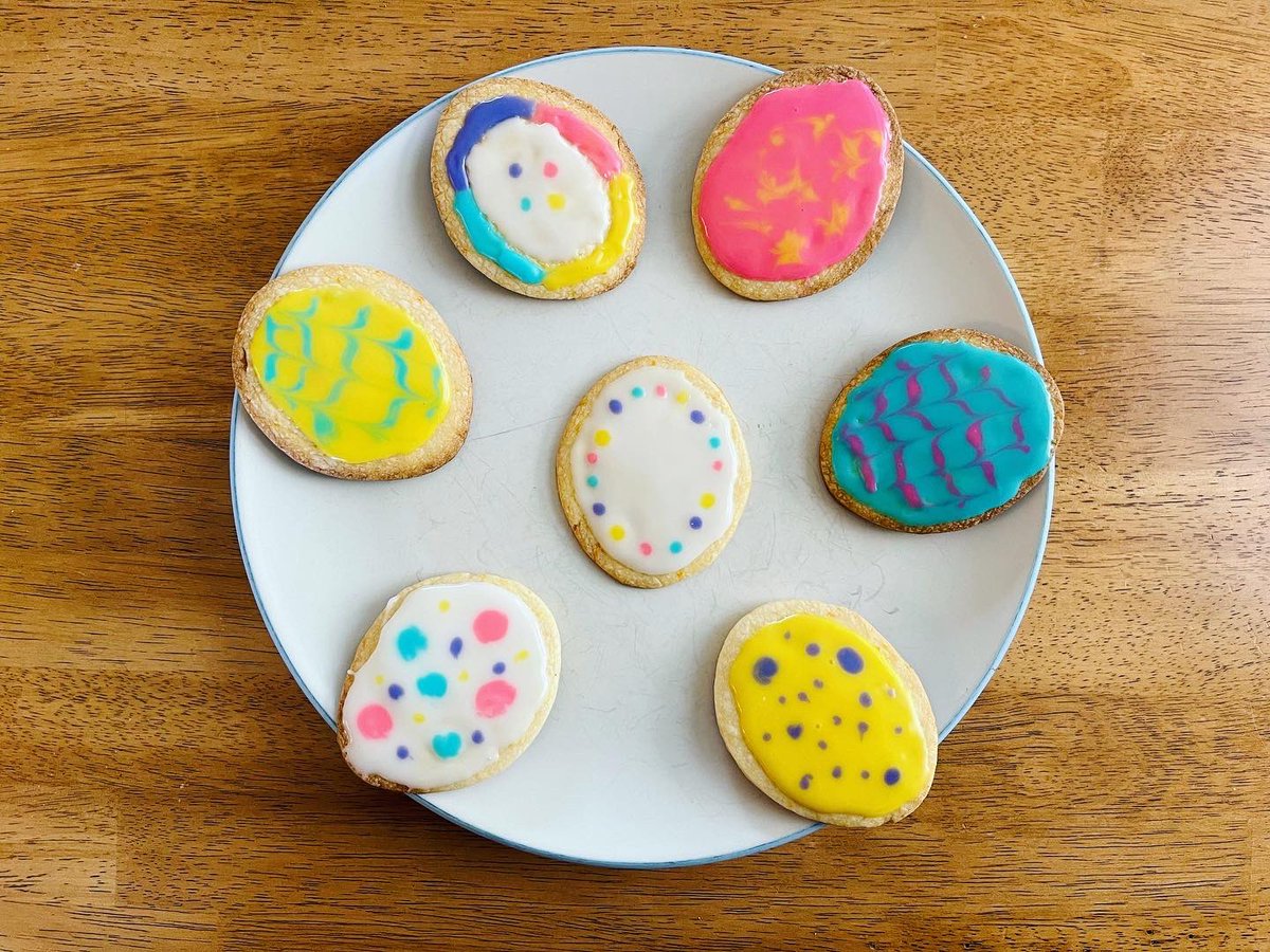 NotesByMrsC's tweet photo. Happy Easter to all #lpsHAWKS families and friends who celebrate!! ☺️ #Easter2023 #eastereggcookies #decoratingfun https://t.co/qEC5lLvlWb