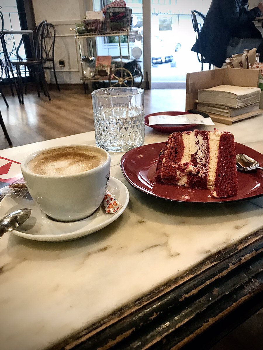 New Sunday fav for excellent breakfast cakes :) #IlVía in #Vilaboa. #HuntforCoffee C:3 F:4 A:4