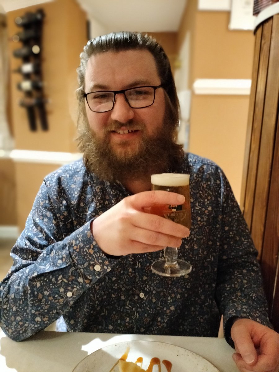 squangeybobbins's tweet photo. Have pints got smaller?

#brexitproblems https://t.co/bwH5FaNvNt