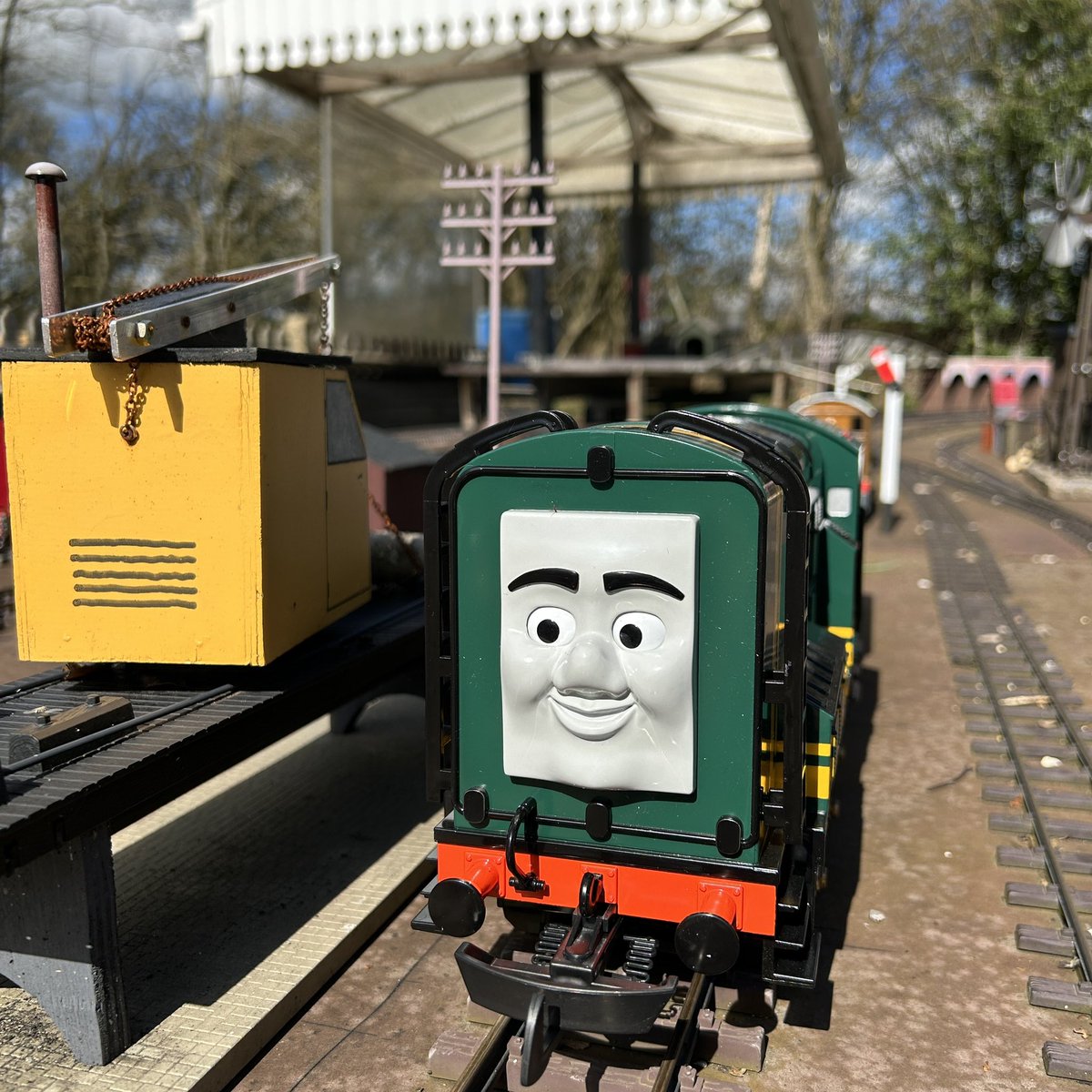 taliesin2022's tweet photo. Double Diesel……Thomas the Tank Engine Weekend #gardenrailways #VAMES #Aylesburyvale https://t.co/p8O7IOTCh4