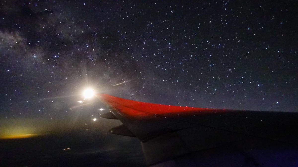 JadeMoonLe's tweet photo. https://t.co/EFINDcDgza

A moment in time caught the stunning view of our milky way galaxy. https://t.co/ivLMh2sJCo