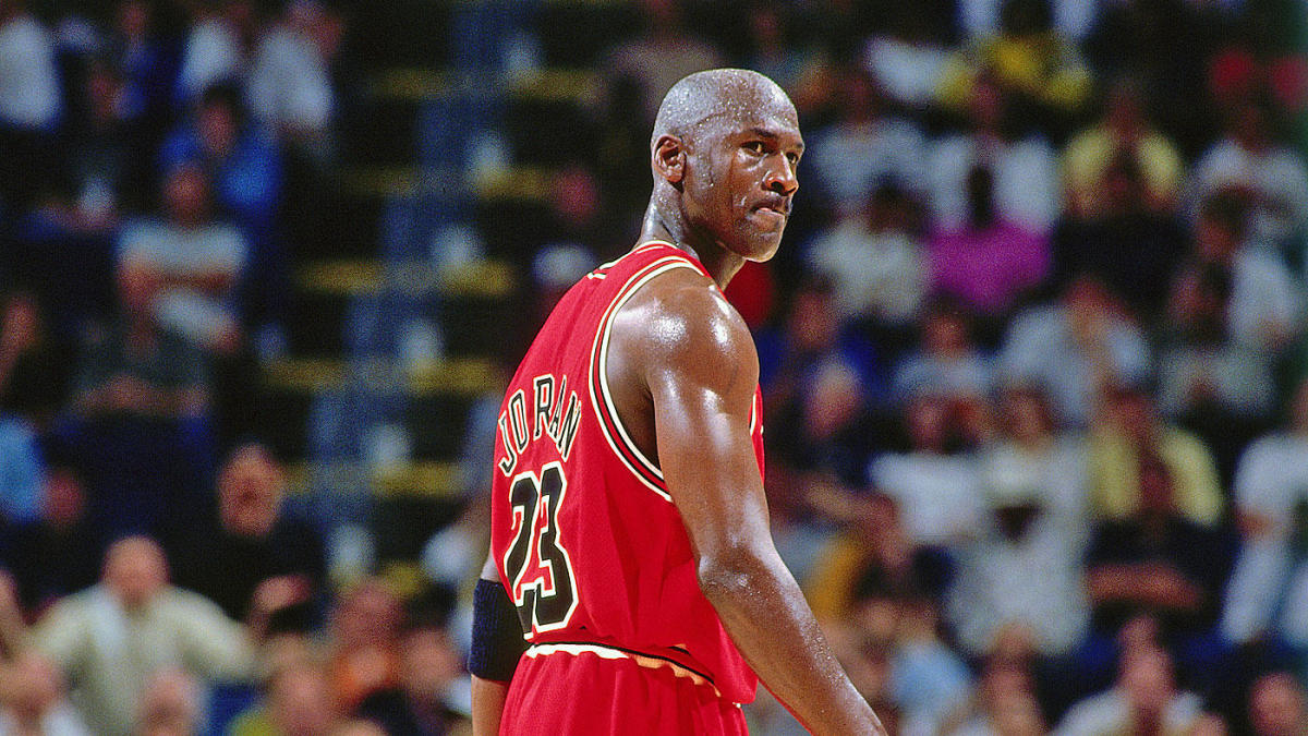 shendy456's tweet image. MJ being 1-9 in the playoffs without Pippen is NOT a NARRATIVE.

LeBron doesn't make anyone better is a NARRATIVE.

LeBron isn't clutch is a NARRATIVE.

LeBron has no "bag" is a NARRATIVE.

MJ fans really are too dumb to understand the difference between truth and NARRATIVE.