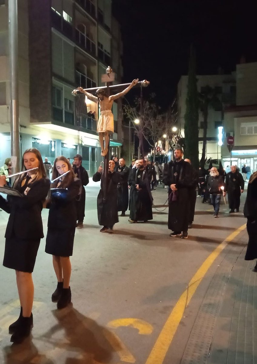 Un any més en St Crist ha recorregut amb solemnitat els carrers de St Vicenç dels Horts.
<a href="/AjuntamentSVH/">Ajuntament SVH</a>
#setmanasantasvh
#autosacramentalsvh