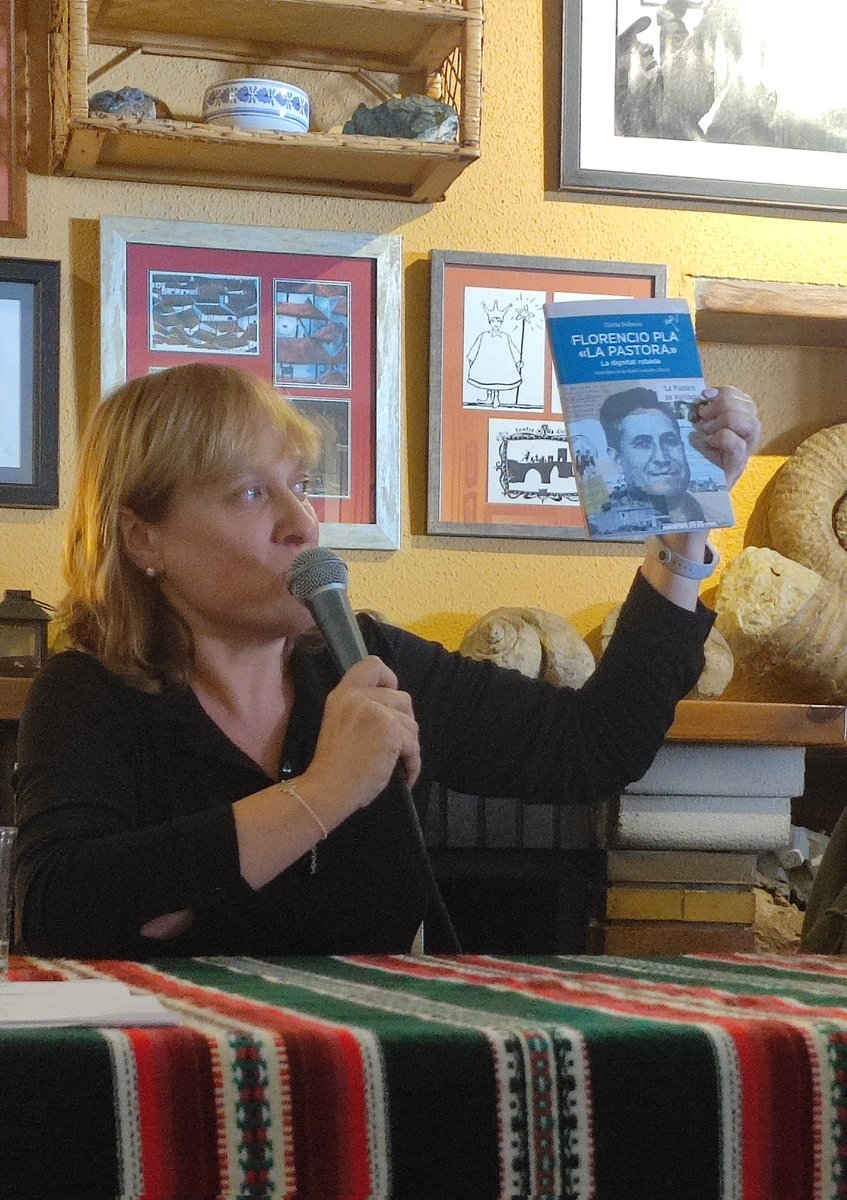 Elenasolanasr's tweet photo. Quin millor regal puc rebre que poder presentar Florencio Pla "La Pastora". La dignitat robada @SembraLlibres a Vallibona, el nostre poble, acompanyada pel meu gran amic @nelmonfort. Va ser molt commovedor. https://t.co/HUndE88Yjr