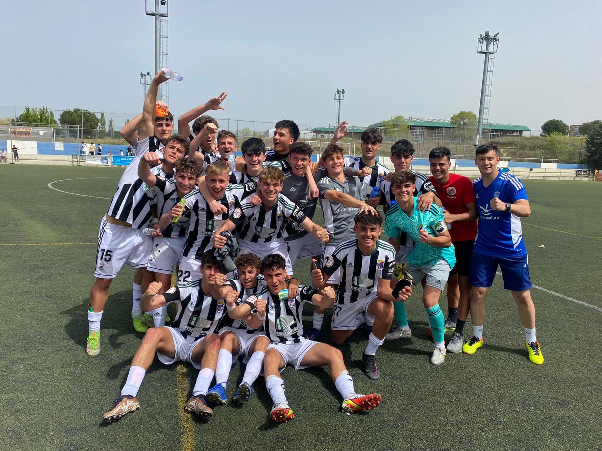 Juvenil División de Honor (@juvenildh) on Twitter photo 📝 El <a href="/CDBLaAcademia/">La Academia CD Badajoz</a> ⚫⚪ logra vencer un <a href="/SportingdeHorta/">A.D. Sporting de Hortaleza</a> 🔵⚪ con muchas oportunidades (1-2)
El Sporting de Hortaleza se aleja de la zona de salvación ante un gran Badajoz 🙌
🔗juvenildivisiondehonor.com/el-badajoz-log…
#AupaCDB 🦁 #JuvenilDH👟 #DH5🏆 📝 El <a href="/CDBLaAcademia/">La Academia CD Badajoz</a> ⚫⚪ logra vencer un <a href="/SportingdeHorta/">A.D. Sporting de Hortaleza</a> 🔵⚪ con muchas oportunidades (1-2)
El Sporting de Hortaleza se aleja de la zona de salvación ante un gran Badajoz 🙌
🔗juvenildivisiondehonor.com/el-badajoz-log…
#AupaCDB 🦁 #JuvenilDH👟 #DH5🏆