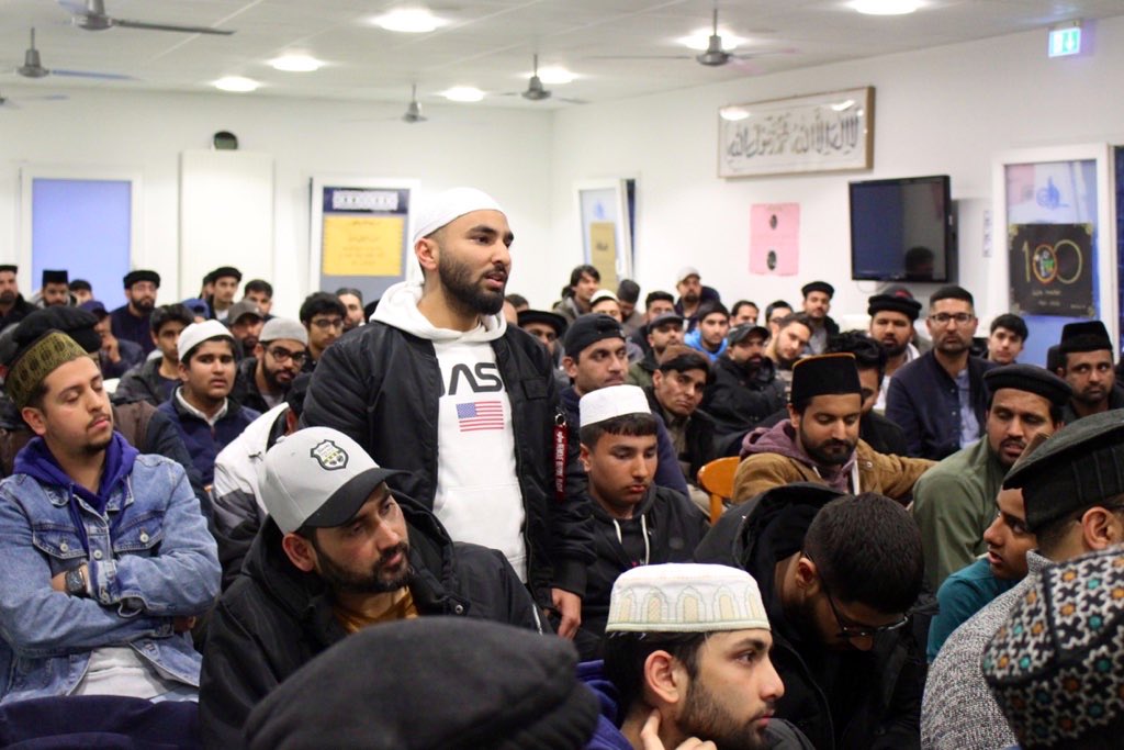 KhuddamDE's tweet photo. Zahlreiche Khuddam kamen in der Bait-ul-Ahad Moschee 🕌 in Bruchsal zusammen, um dem Real Talk mit Sadr Sahib MKAD 🇩🇪 zum Thema Ehe und Eheleben beizuwohnen und sich auszutauschen. https://t.co/DfxBf3BGVs