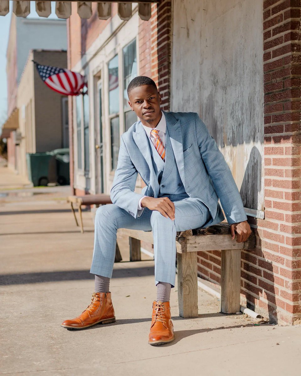 December 2022 Jaylen Smith became the youngest Black Mayor in the US.

He’s Mayor of Earle, Arkansas - a small town 28 miles from Memphis TN

Earle's population is about 1800 /  majority Black

📸 Houston Cofield / The New York Times

instagram.com/reel/Cqx0O4bvG…

#BlackHistory365
