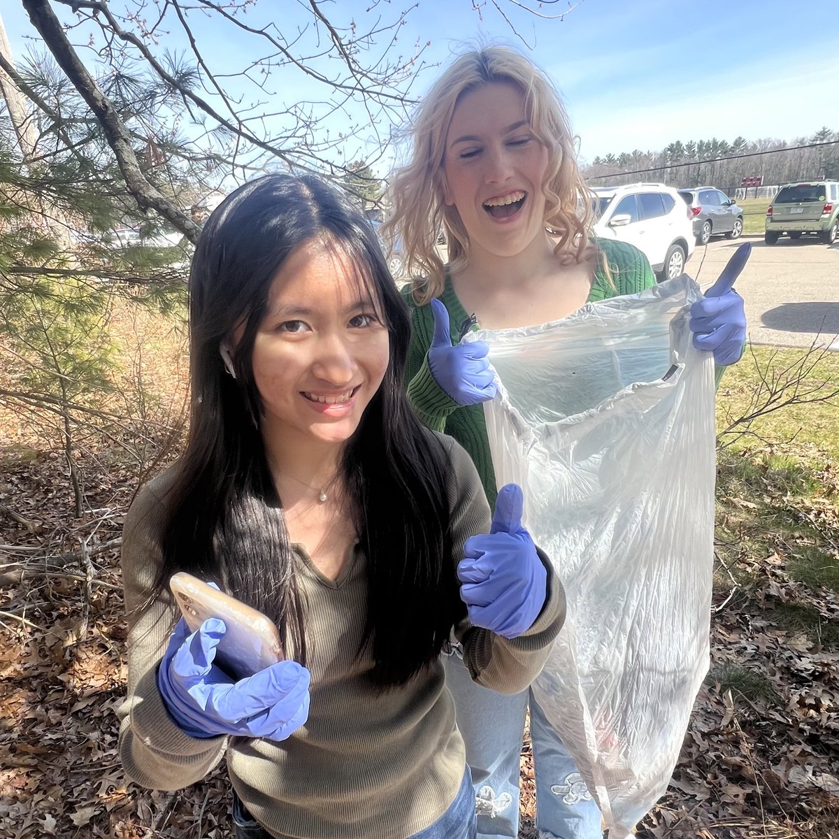 wh_seac's tweet photo. THANK YOU to everyone to volunteered to help pick up Franklin St yesterday!! Together we helped clean up over 300 gallons of trash and 486 nip bottles!!!🫶♻️ (Not all trash is pictured) https://t.co/CxoBNdHZaS