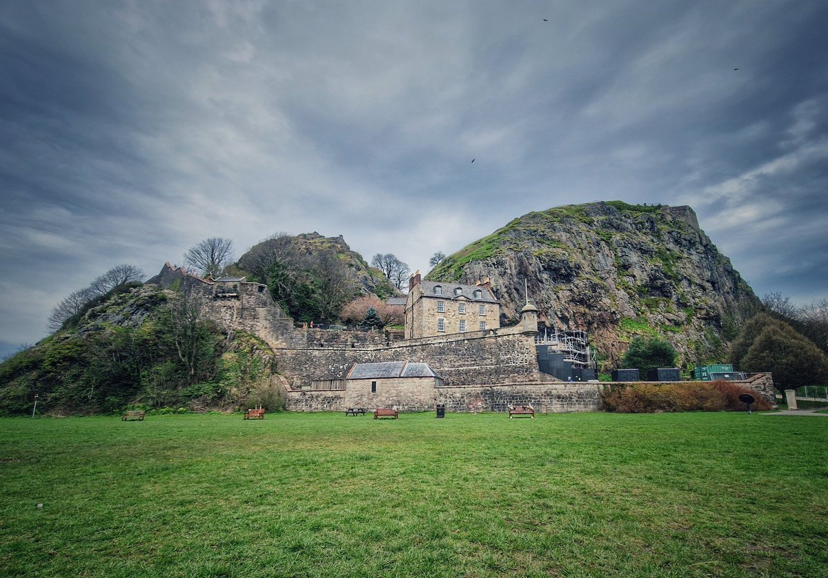 Easter trip today to <a href="/welovehistory/">Historic Scotland</a> Dumbarton Castle.  Great view from the top after climbing the many, many stairs 😮‍💨

#castle #Scotland #EasterSunday