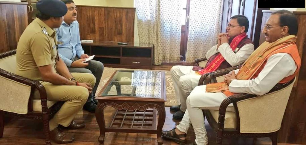 DrRPNishank's tweet photo. आज डैम कोठी, हरिद्वार में माननीय मुख्यमंत्री श्री @pushkardhami जी, जिलाधिकारी हरिद्वार श्री विनय शंकर पांडे जी एवं एसएसपी हरिद्वार श्री अजय सिंह जी के साथ बैठक कर विकास कार्यों की समीक्षा की। https://t.co/OQPgRk6BTh
