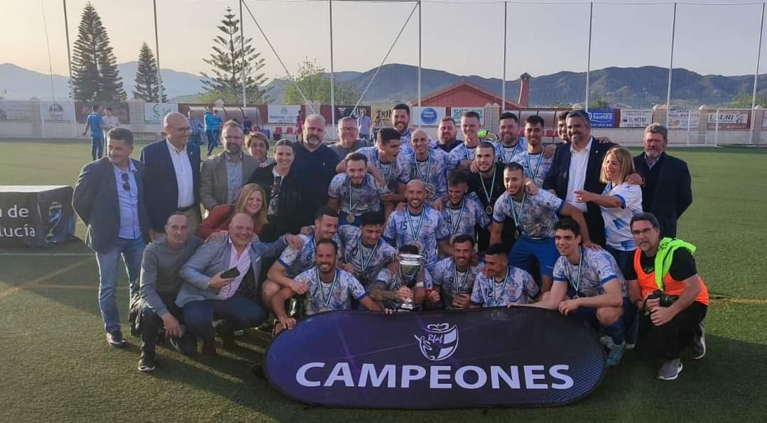 NielsOestergard's tweet photo. Vinder af Copa Andalucía Malaga🏆 
Første titel i Spanien 😁 https://t.co/MJK9qFtQ9Z