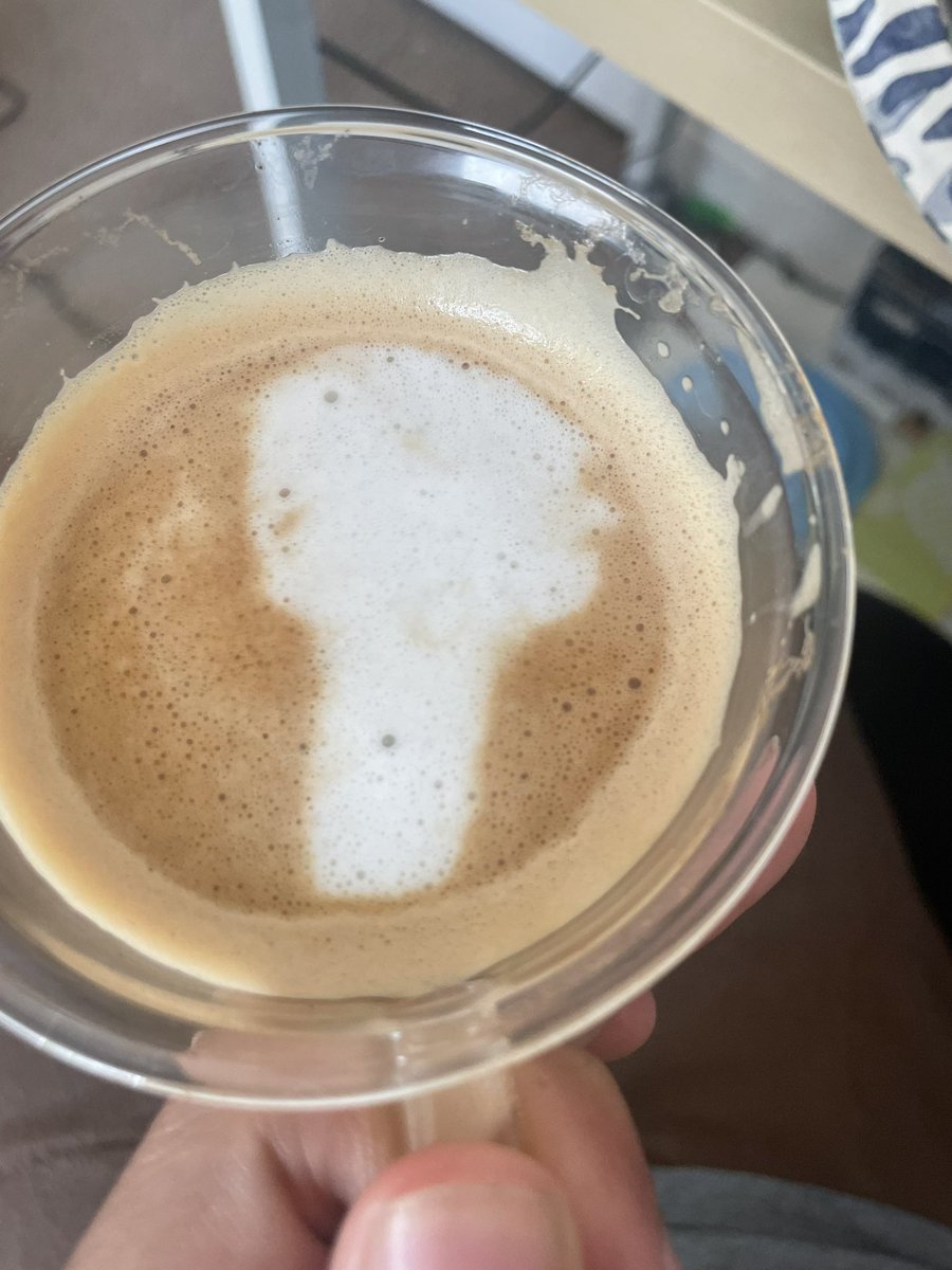 AIcober's tweet photo. omg latte art https://t.co/by8T8jSaii