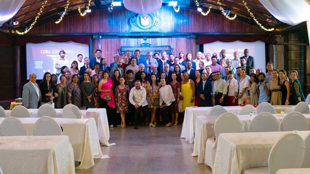 Con la foto oficial 📸 de clausura de este #CongresoInternacional queremos agradecer a cada uno de ustedes, personalidades, delegados, equipo de organización, comunicacional y de apoyo, por su participación activa y su compromiso con el éxito de #CubaConPara‼️