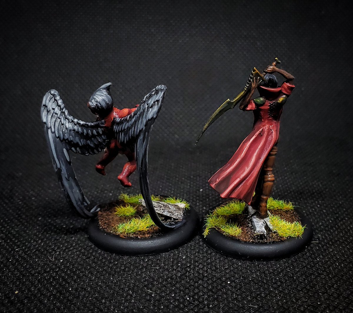 TheHolyFireman's tweet photo. Lilith &amp; the Cherub, painted circa 2014.
--
#Malifaux #Neverborn #HolyFireMinis https://t.co/lc5b5zlI6I