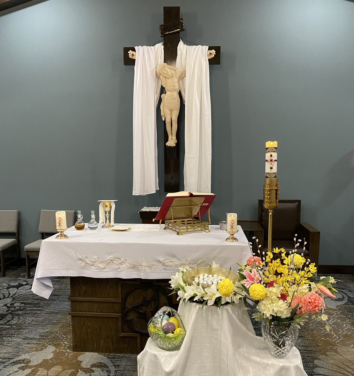 trinitymanor's tweet photo. Thank you to @CommunityHoly for taking the time to create incredible cards!

Our residents are over joyed to have received your thoughtful gift. 

#RCSD #rcsd_no81 #Easter2023 @HolyRosaryCSCC 
Join our community today: all journeys of life are welcome. https://t.co/wztOHNPAYI https://t.co/s8cchyVbrb