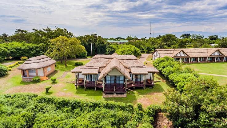 RoamingUganda's tweet photo. Mweya and Environs
Where to stay
📌Upmarket- Mweya Safari Lodge, Hippo Hill Camp
📌Moderate- Queen Elizabeth Bush Camp
📌Budget- Mweya Hostel, Student Camp
📌Shoestring- Excellent Lodge, Rwenzori Salaam Lodge
📸Courtesy
#ExploreWest
#TurambureAnkore
#TubungireTooro
#ExploreUganda https://t.co/zs7VQQYuFv