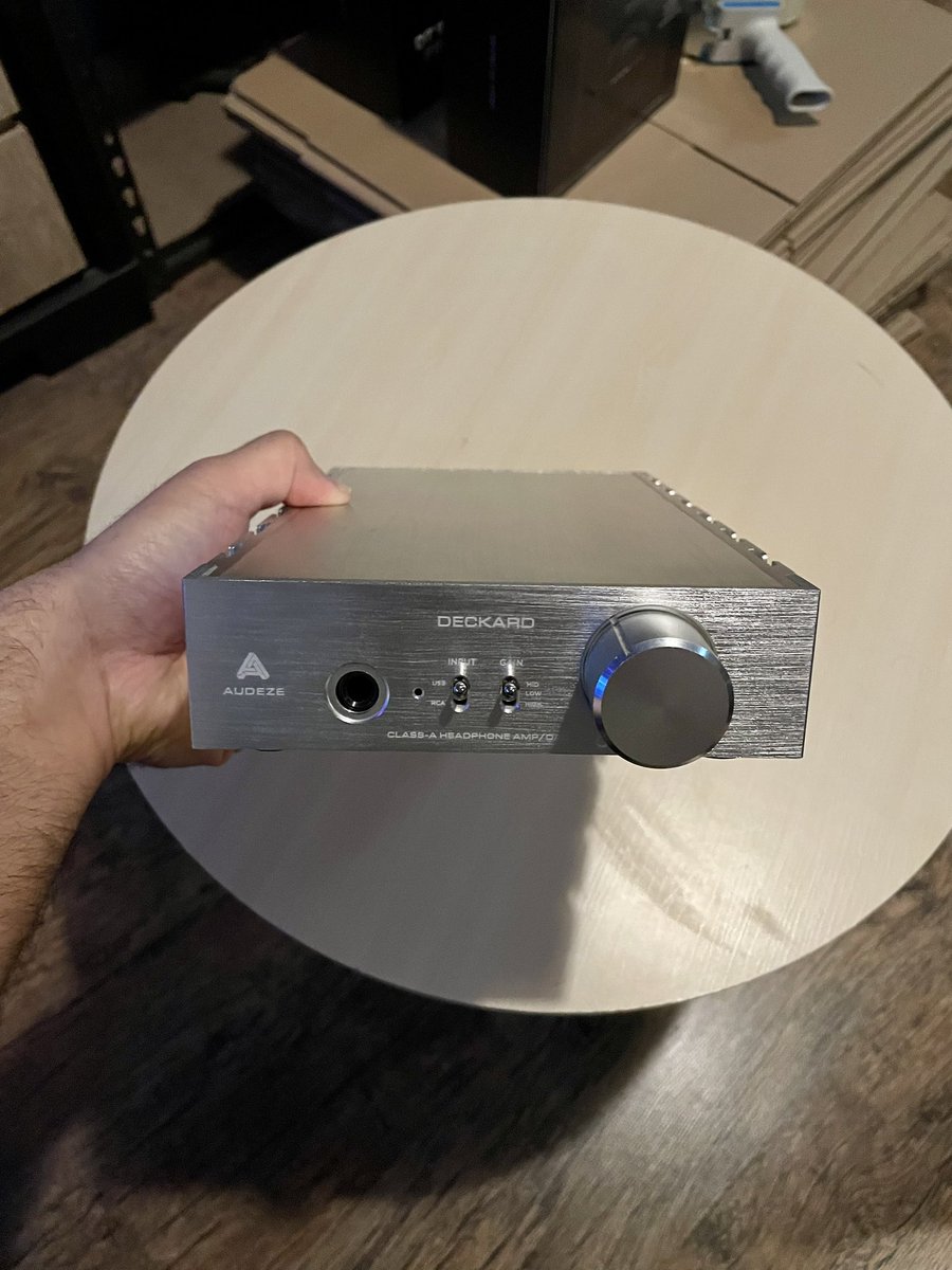 مرحبا،

عندي بعض الأغراض للبيع اذا احد مهتم

Sennheiser HD 660 S 
3 حبات جديدة "وحدة منها تم لبسها مرة واحدة فقط للتجربة و الباقي فقط تم فتحه للتصوير"

Audeze LCD-X 2020
استعمال قليل و اغلب الوقت في الكرتون

Audeze Deckard
داك امب كلاس A

اللي مهتم بوحدة من المنتجات يتواصل معي.