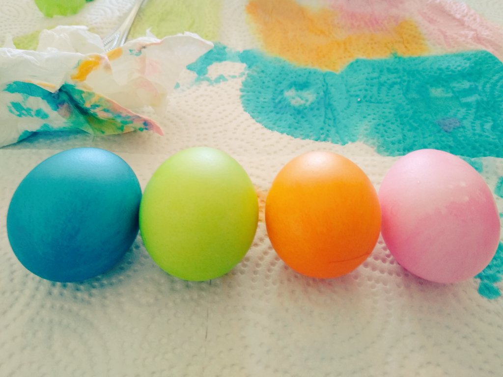Happy (spectrally resolved) Easter everyone 🌈🐰🌞🐣

I wonder if these dyes also fluoresce 🤔🤣