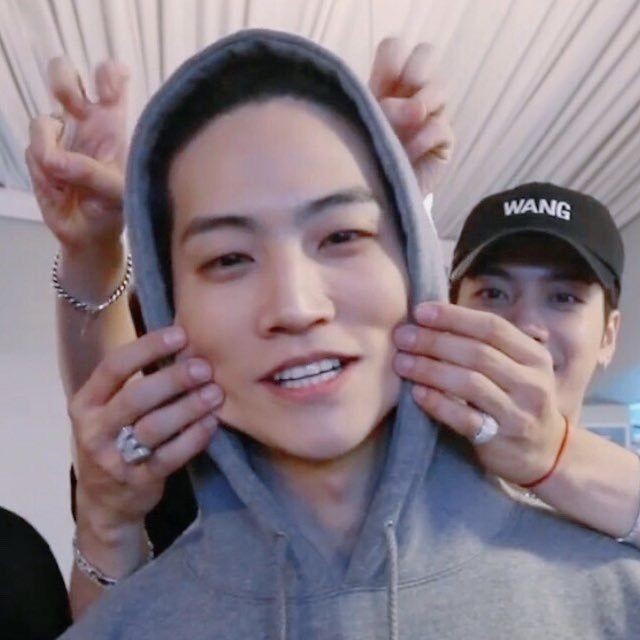 meu deus, como eu amo esse homem. como eu amo essa carinha, essas bochechas, esses zoinhos. amo tudo que ele é, tudo que faz dele um namorado perfeito. de manhã, de madrugada, também quero ele de tarde.