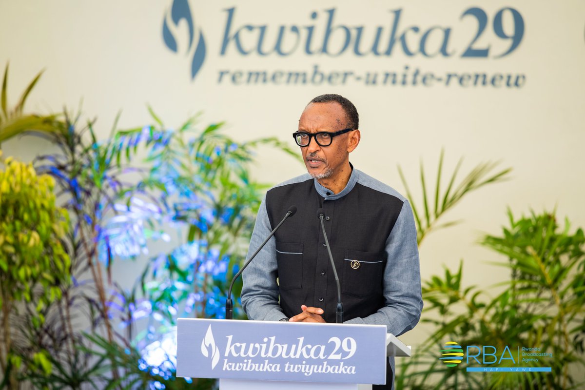 Radiorwanda_RBA's tweet photo. Perezida #Kagame yashimiye abayobozi n’inshuti bo hirya no hino ku Isi bakomeje kugaragaza ko bifatanyije n’u Rwanda mu kwibuka ku nshuro ya 29 Jenoside yakorewe Abatutsi. Avuga ko Kwibuka ari uburyo bwiza bwo kugaragariza ukuri abashaka gushakira indi nyito ibyabaye mu #Rwanda. https://t.co/XFrp0OCuin