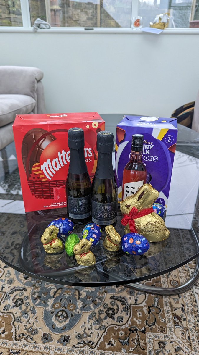 A successful Easter egg and wine hunt this afternoon followed by a lovely afternoon with my family 🥰🍷🐣🍫