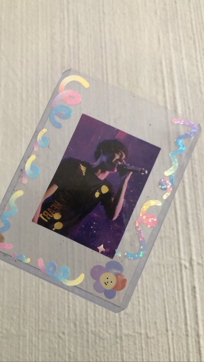 PE4CHYSOUL's tweet photo. Nimodo tocó sacar las photocards de CD9 mientras veo el live 😍😍😍

#10AÑOSCD9
CD9 IS BACK https://t.co/rHTcr771Sm