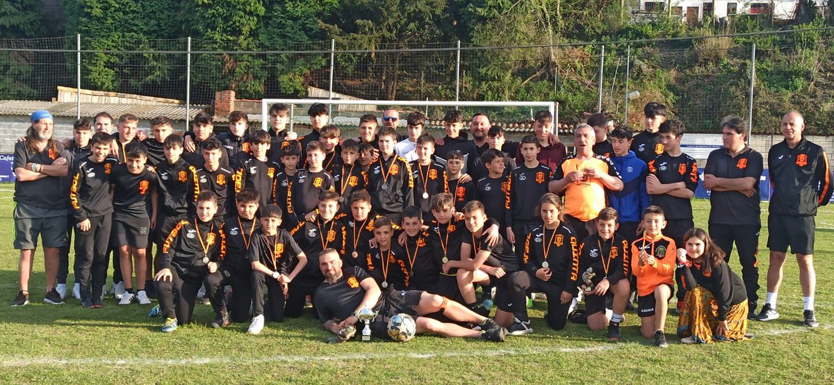 C.D. Alfoz de Quintanadueñas (@cdalfozquinta) on Twitter photo Ya estamos de vuelta después de un espectacular Torneo de Semana Santa de <a href="/CDTineo/">Club Deportivo Tineo</a>
Gran papel de nuestros tres equipos, en especial del alevín que llegó hasta la final.
¡¡Enhorabuena a la organización!! ¡¡Esperemos volver a veros!! Ya estamos de vuelta después de un espectacular Torneo de Semana Santa de <a href="/CDTineo/">Club Deportivo Tineo</a>
Gran papel de nuestros tres equipos, en especial del alevín que llegó hasta la final.
¡¡Enhorabuena a la organización!! ¡¡Esperemos volver a veros!!
