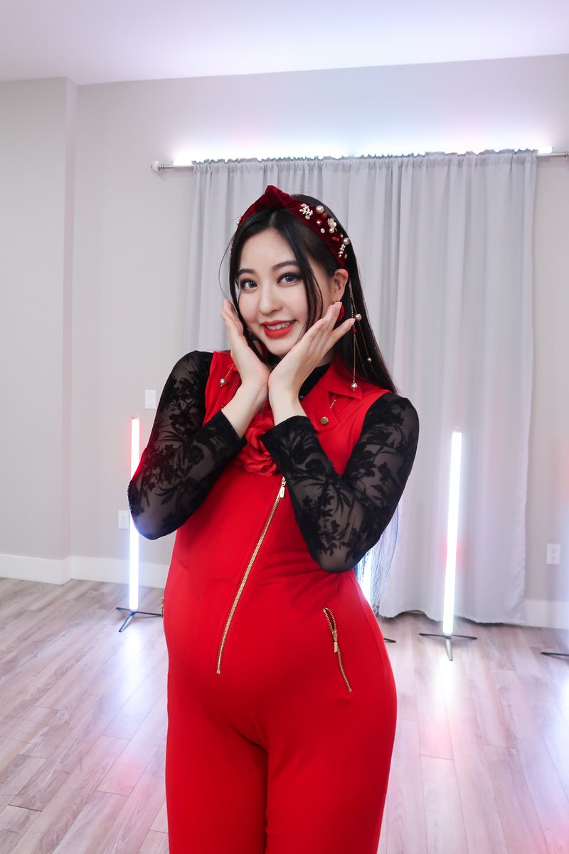 EllenxBrian's tweet photo. Ellen did a JISOO - ‘꽃(FLOWER)’ pregnant dance cover #FLOWERchallenge! 🌹
🎥 https://t.co/wiNLLZ1Rlh

#JISOO_FLOWER #지수꽃 #JISOO #지수 #BLACKPINK #블랙핑크 https://t.co/yb62aqOFb7