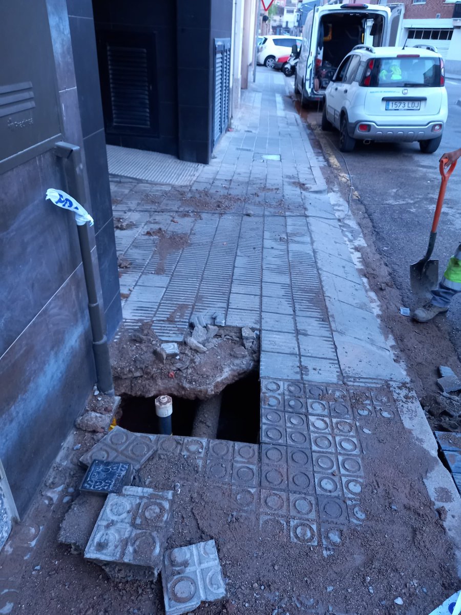 aiguesmanresa's tweet photo. ⚠️Una #avaria al c/Bertand i Serra de Sant Fruitós de Bages deixa els números parells d’aquest carrer del 22 al 48 sense servei temporalment.

🗓️Es preveu restablir el servei en unes tres hores https://t.co/NQvLW9X2Bu