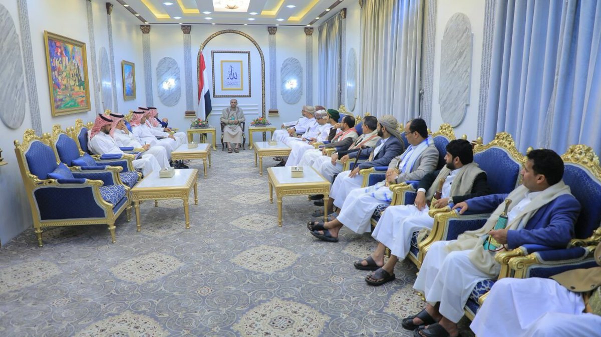 استقبل فخامة المشير الركن ، مهدي محمد المشاط، رئيس المجلس السياسي الأعلى، اليوم، بالقصر الجمهوري بالعاصمة صنعاء الوفدين العماني والسعودي. 

وخلال اللقاء رحب فخامة الرئيس المشاط بالوفدين العماني والسعودي، معبراً عن امتنان الشعب اليمني لجهود الوساطة التي تقوم بها سلطنة عمان الشقيقة