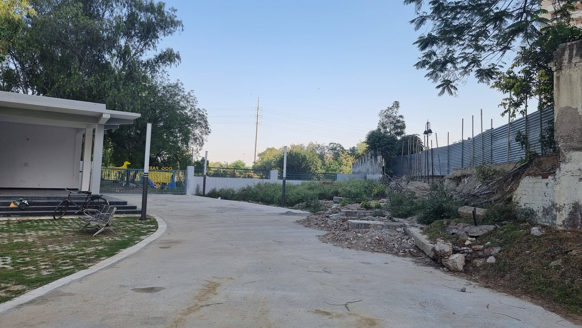 KumarGa20063928's tweet photo. Attention Dog Lovers
The new dog park in sector 137 Noida is almost ready, but it needs a boundary wall for safety. Let's ensure that not only our furry friends, but also the surrounding residents, are safe while enjoying the park. #DogParkSafety #NoidaSector137 #Noidaauthority https://t.co/Bu8GgR8V1W