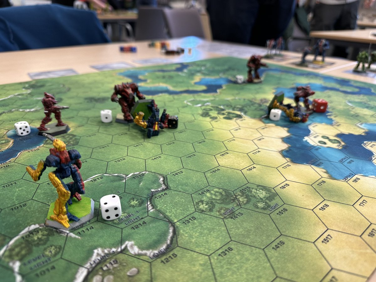 Tawessthemee's tweet photo. So… got some games of #battletech in at #gothcon this weekend and then did some color testning once back home.  #battletechalphastrike https://t.co/lYPTyw9oyR