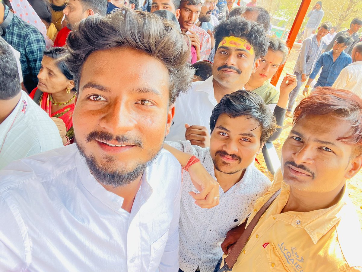 SHAKTIBJPUp's tweet photo. आज बागेश्वर सरकार बाला जी महाराज की शरण मैं.

!! जय बाला जी सरकार !! 🙏💐

@bageshwardham 🙏🚩 https://t.co/CiOmEb7TUH