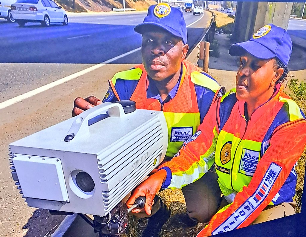 1x motorist arrested for speeding by #JMPD High Speed Unit officers at R55 & Maxwell drive, Woodmead.
The motorist was caught driving at a speed of 129km/h on a 80km zone. 
Suspects detained at Midrand SAPS.
#ManjeNamhlanje #JoburgRoadSafety