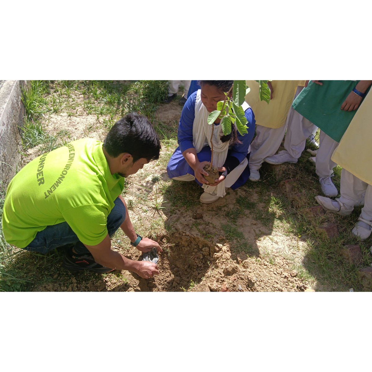 team_save_envir's tweet photo. #siddharthnagar
Plantation drive
Campion partner - gully creation https://t.co/Jq3Ne9WSxG
