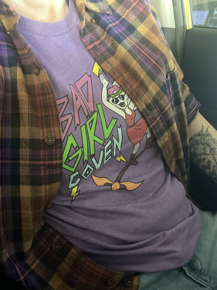 CaptAceDanger's tweet photo. Only one choice for today’s shirt. #TheOwlHouseFinale #theowlhouse https://t.co/1VwrmOqYfd
