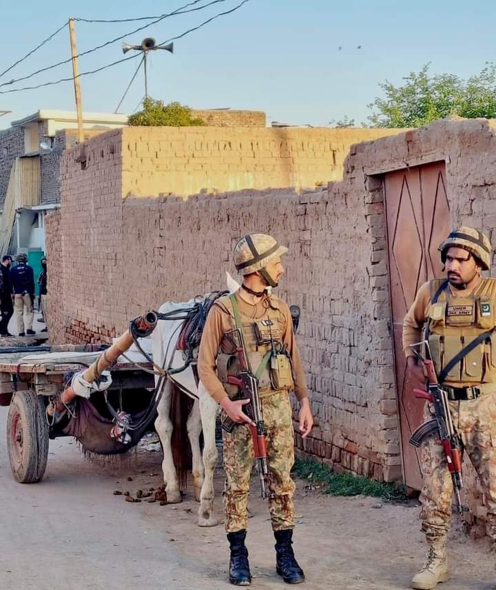 LovePakArmyy's tweet photo. ہمارا  فرض  ہے  تمہارا  خیال  رکھنا
 تمہارا فرض ہے دعاؤں میں یاد رکھنا
LONG LIVE PAKISTAN 🇵🇰🤲❤ https://t.co/dBdJQUoanA