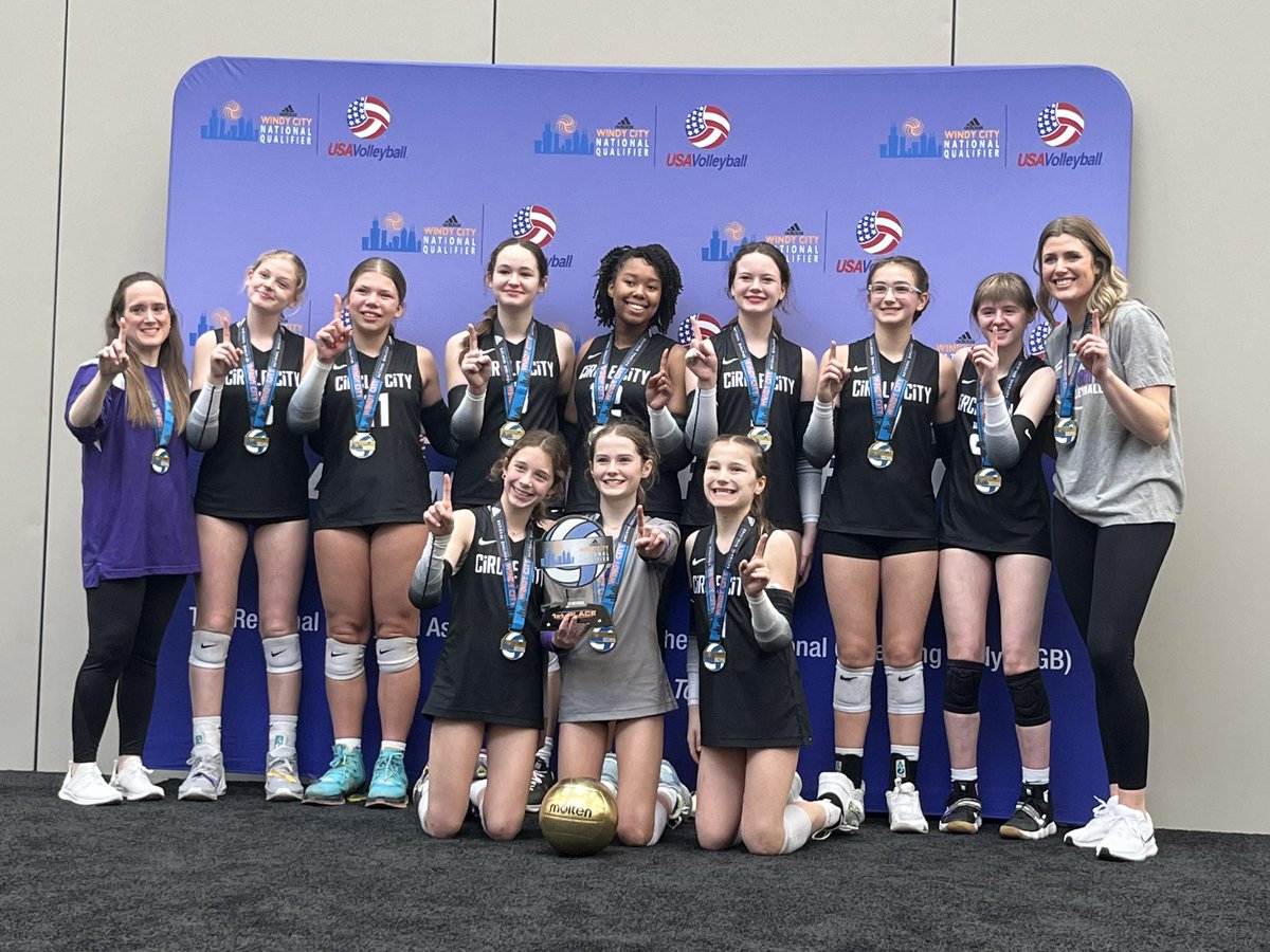 circlecityvbc's tweet photo. 12 Purple just won the 12s championship at the Windy City National Qualifier and now we have 13 purple, 16 black and 15 black all playing in the championships of their respective divisions! Bring home that hardware, ladies! 🔥🏐 #circleproud https://t.co/VUHG4geEEp