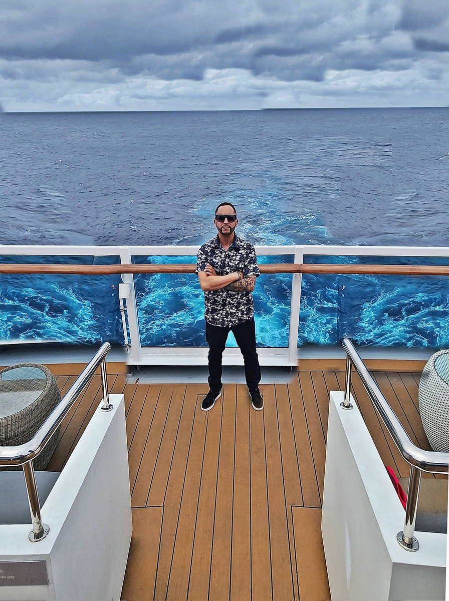 Eddystile's tweet photo. Meu Aniversário no mais novo cruzeiro italiano da companhia a chegar ao Brasil. Muita variedade músical.

My Birthday in the company's newest Italian cruise to arrive in Brazil. Great musical variety.

#birthday #aniversario #italia #cruzeiro #costafirenze #costacruises #thankful https://t.co/XpWXPubfBd