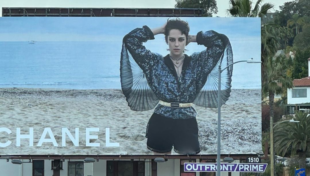 KSBRSite's tweet photo. inezandvinoodh: “Feliz aniversário, menina brilhante! Continue levando tudo e todos para CIMA! Beijos, IV” https://t.co/3kMPONEDQS