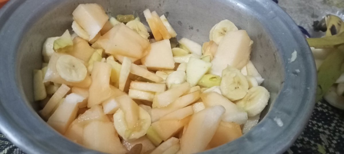 AbdulAffanm209's tweet image. Preparation of Fruit Chaat

I like to eat some of sweet dishes in Ramadan and fruit Chaat is one of special in these. It is the most eaten dish in areas of Pakistan. I did cut fruit by myself.  Then I captured the photo.
#iweb3 #microblogging #fruitchaat