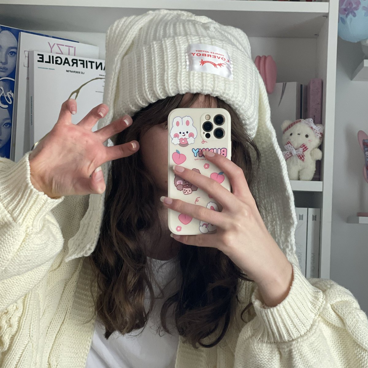 jungkyra10's tweet photo. changing up my twt page a bit, some mirror selcas can you guess who’s pose I was recreating?

+ also in love with lover boy hats recently so had to get this dupe from @YesStyle ! 🫶🏻
#kpopstan #mirrorselca #skz #bts #txt #enha #ateez #aesthetic #cute https://t.co/MSeQwh0FVI